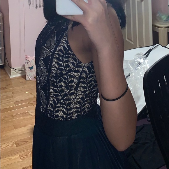 le chateau navy blue / gold lace dress - Picture 4 of 4